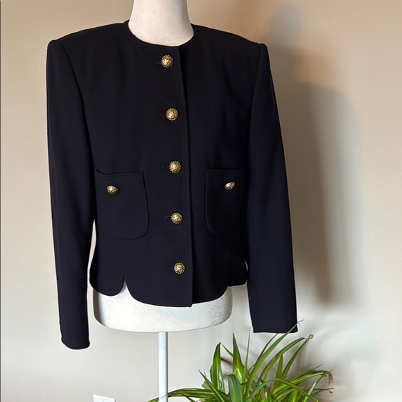 Elegant VTG Navy Women's Jacket/Blazer w Gold Buttons SZ 8 wool crepe Classic - Picture 1 of 9